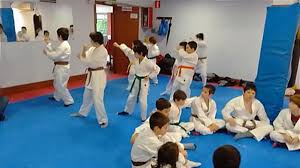 Niños en clase de judo en el Club Kaieder